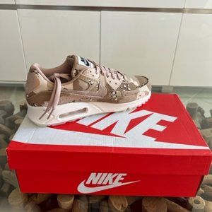 NIKE WMNS AIR MAX 90 Hemp Camo Sneakers